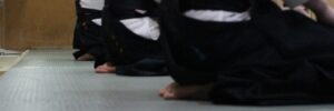 정좌하고 있는 수련생들
